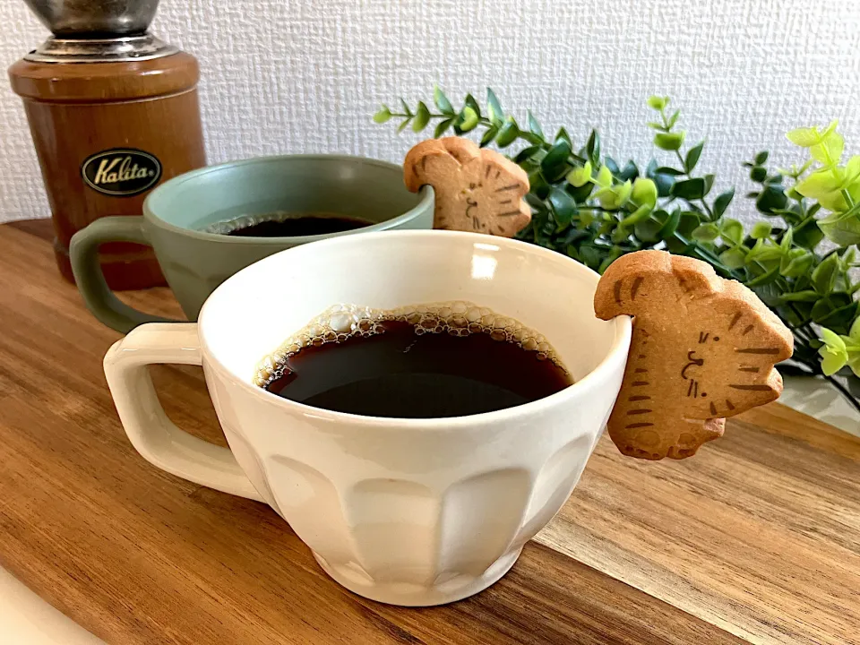 Snapdishの料理写真:＊珈琲☕️＆にゃんこクッキー🐈＊|＊抹茶＊さん