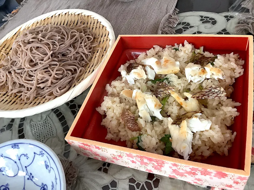 鯛飯🐟とめっちゃ切れやすい十割そば😋|アライさんさん