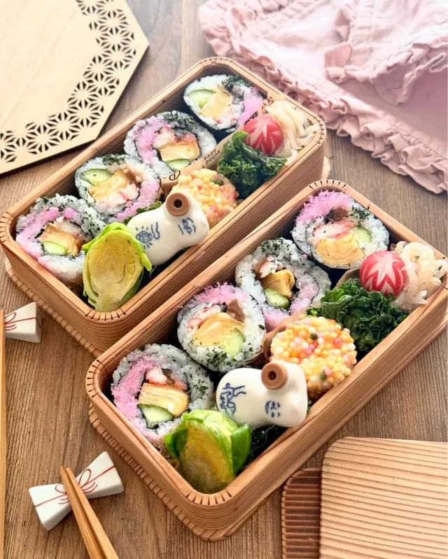 Snapdishの料理・レシピ写真:今日のお弁当🎎〜大人のひな祭り三色海苔巻き弁当〜｜わが家のおひなまつりごはん特集！