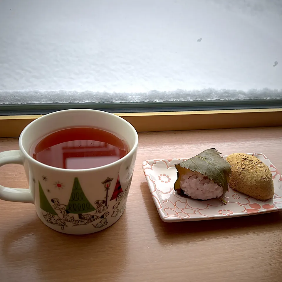 Snapdishの料理写真:さくらもち　うぐいすもち|こまめさん