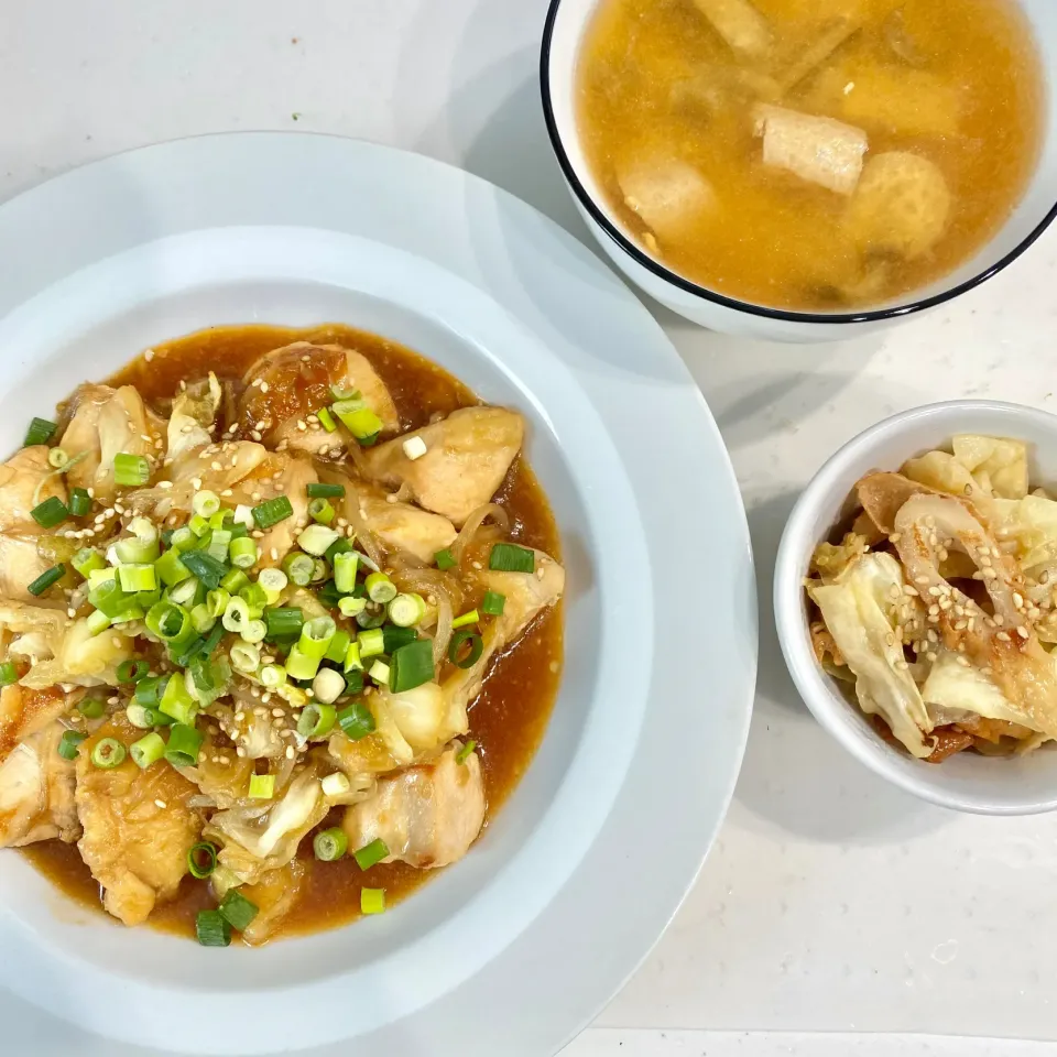 鶏むね肉の生姜焼き風煮込み、ちくわとキャベツ炒め、お味噌汁|ららさん