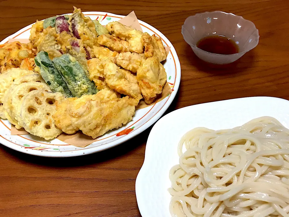 Snapdishの料理写真:讃岐うどん、天ぷらの盛り合わせ|柚子きりかさん