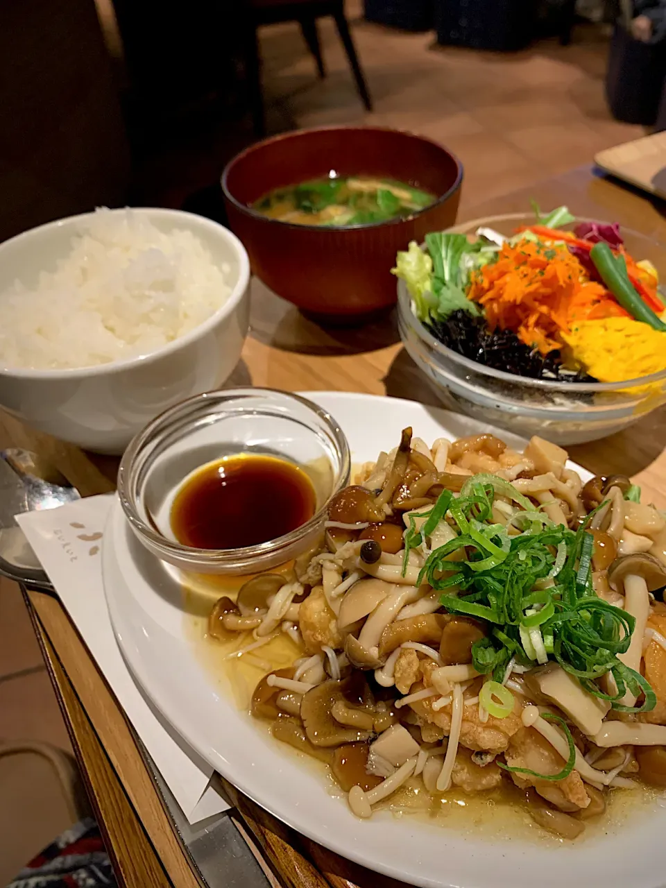 鶏の唐揚げ定食|みゃ〜・はつさん