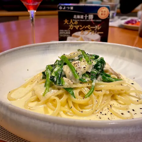 「よつ葉北海道十勝大人のカマンベール&ブルー」を使ってみたSnapdishの料理・レシピ写真:大人のカマンベール&ブルーとほうれん草のパスタ🧀