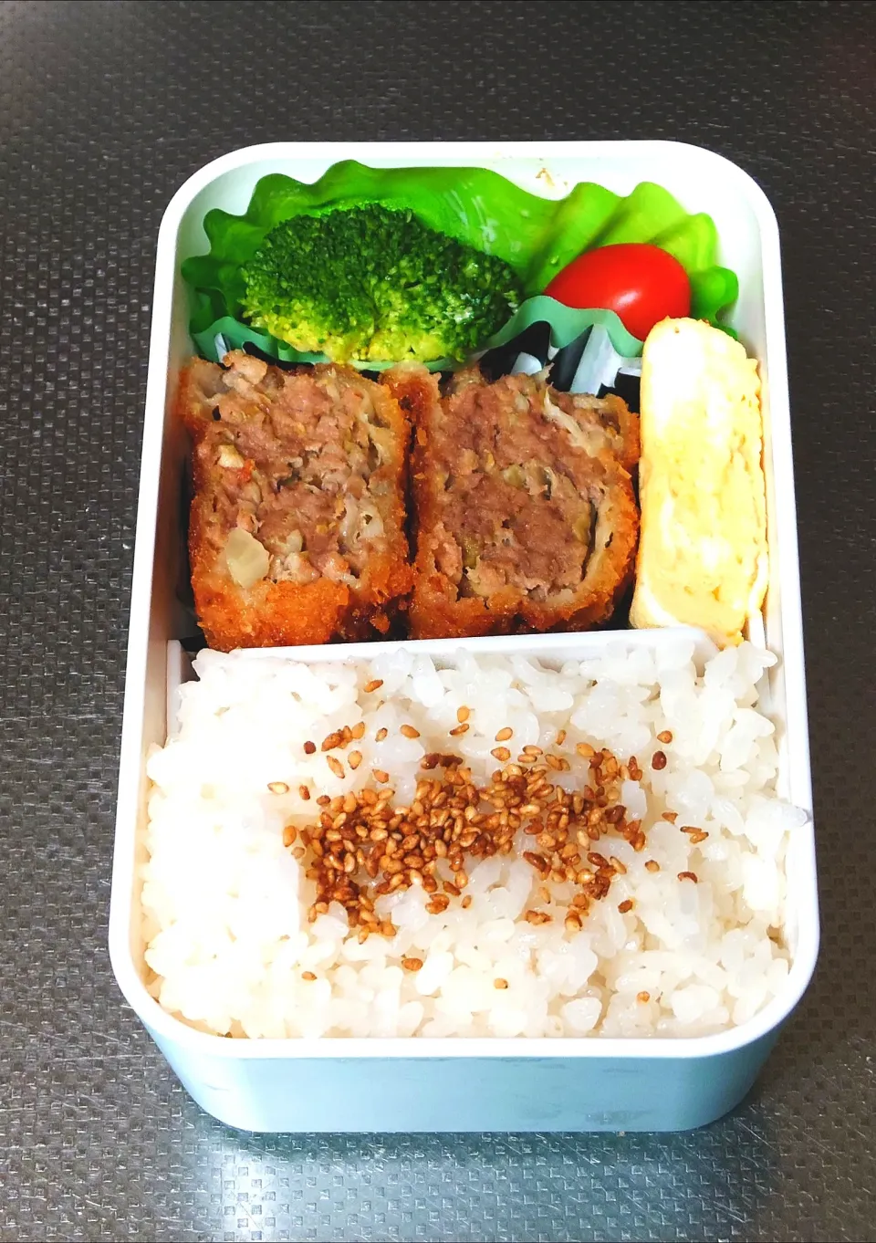 Snapdishの料理写真:春キャベツミンチカツ弁当|黒川克博さん