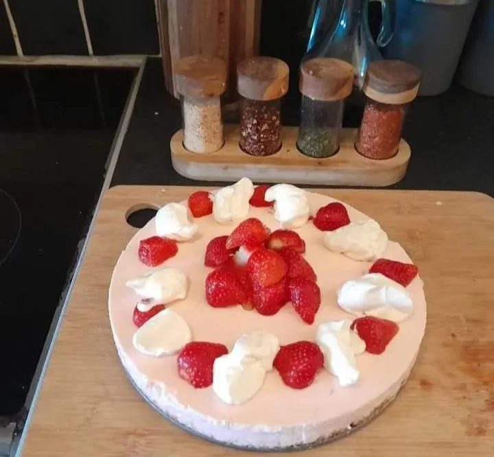 Homemade Strawberry Cheesecake.|Ed Powerさん