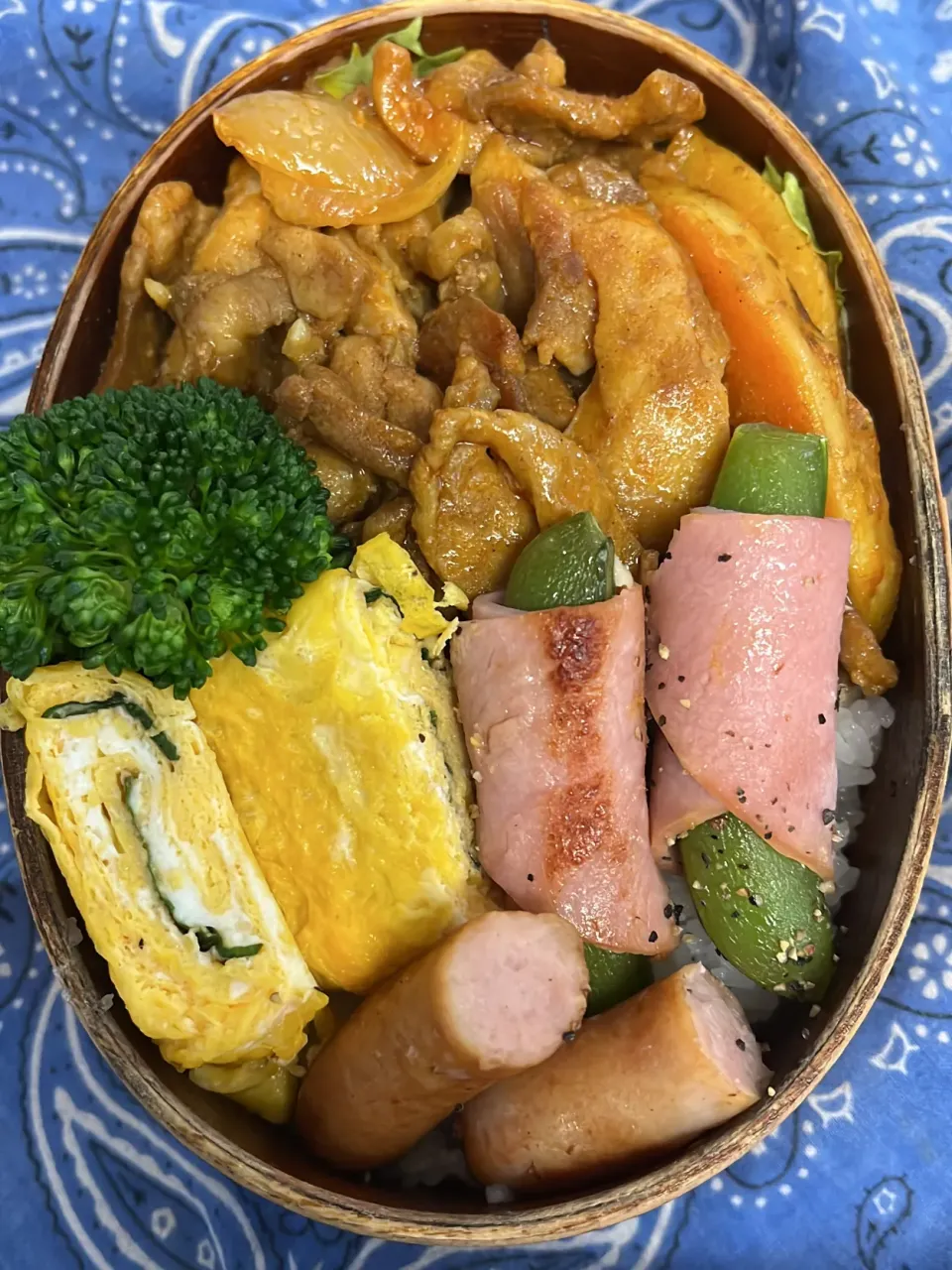 Snapdishの料理写真:タンドリーチキン、スナップえんどうハム巻き、しそ卵焼き|ちあぽんさん