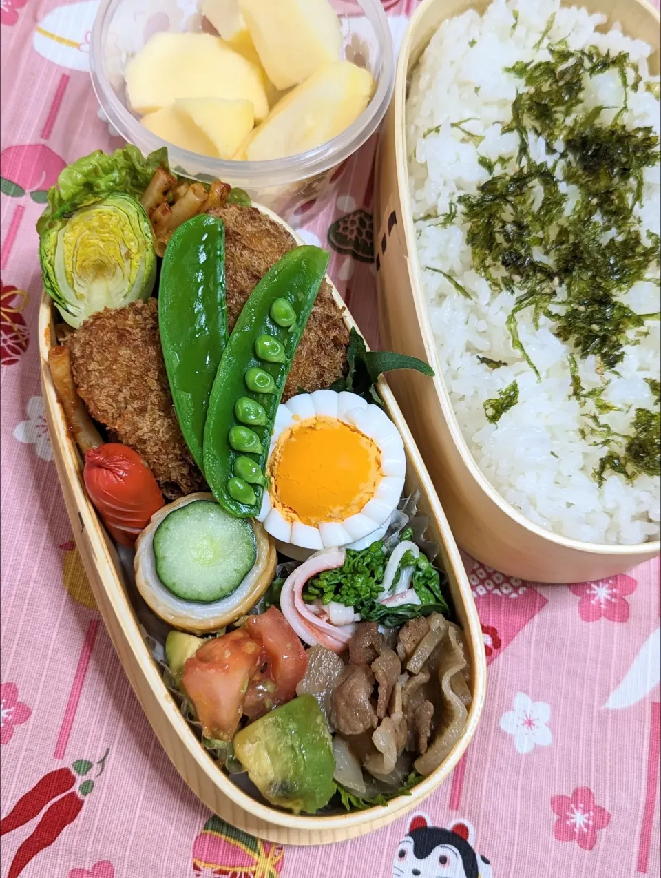 Snapdishの料理写真:本日のお弁当〜コロッケと野菜の詰合弁当|f.1125beさん