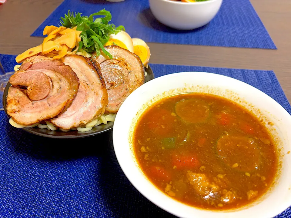 牛すじカレーつけ麺。自家製特大チャーシュー|ゆっちこさん