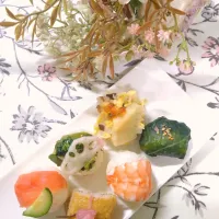 Snapdishの料理写真:桃の節句ꕤ︎︎お刺身で手毬寿司風に
しちゃいました ·͜·♡