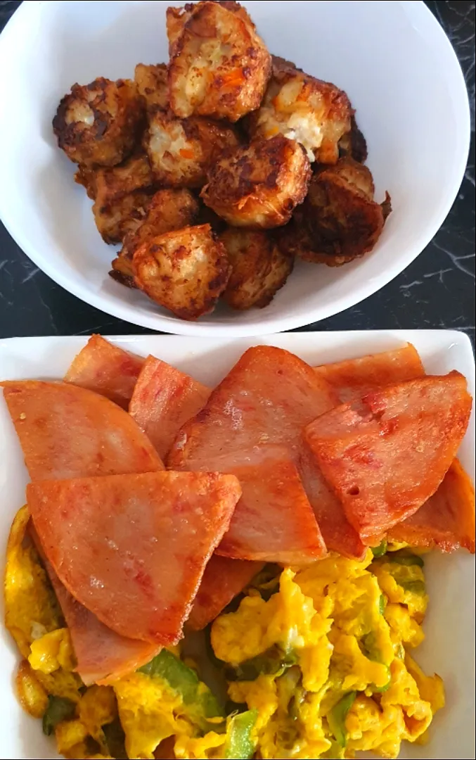 Snapdishの料理写真:Lunch : bittergourd egg, luncheon meat, fried ngoh hiang 😉 with rice 🍚|🌷lynnlicious🌷さん