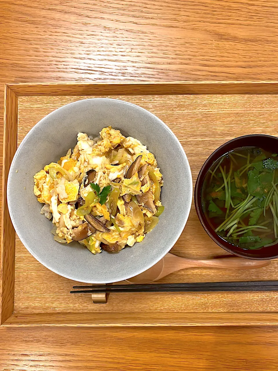 Snapdishの料理写真:椎茸とネギの卵とじ丼|Atelier Sekiさん