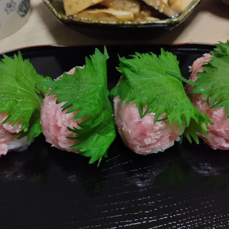 Snapdishの料理写真:桜餅風ねぎとろ寿司♪|akeaさん