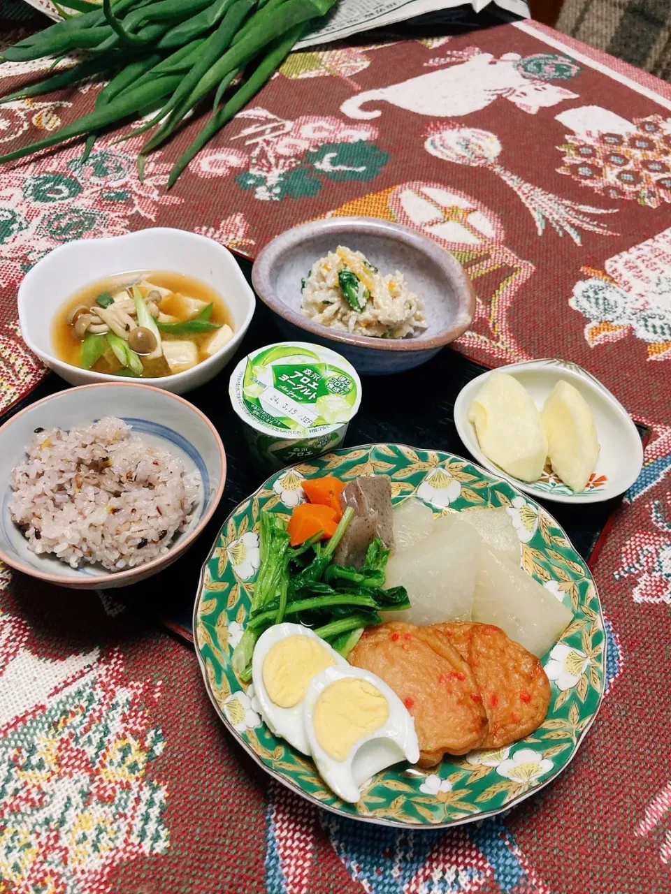 grandmaの晩ごはん☆ 今夜は大根煮
大根の白和え、お味噌汁で頂きます|kaoriさん