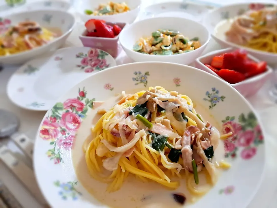 夕食(*ˊ˘ˋ*)
イカとほうれん草のクリームスープパスタ🍝
スナップエンドウととびっこ卵のマヨ和え
苺🍓|プリン☆さん