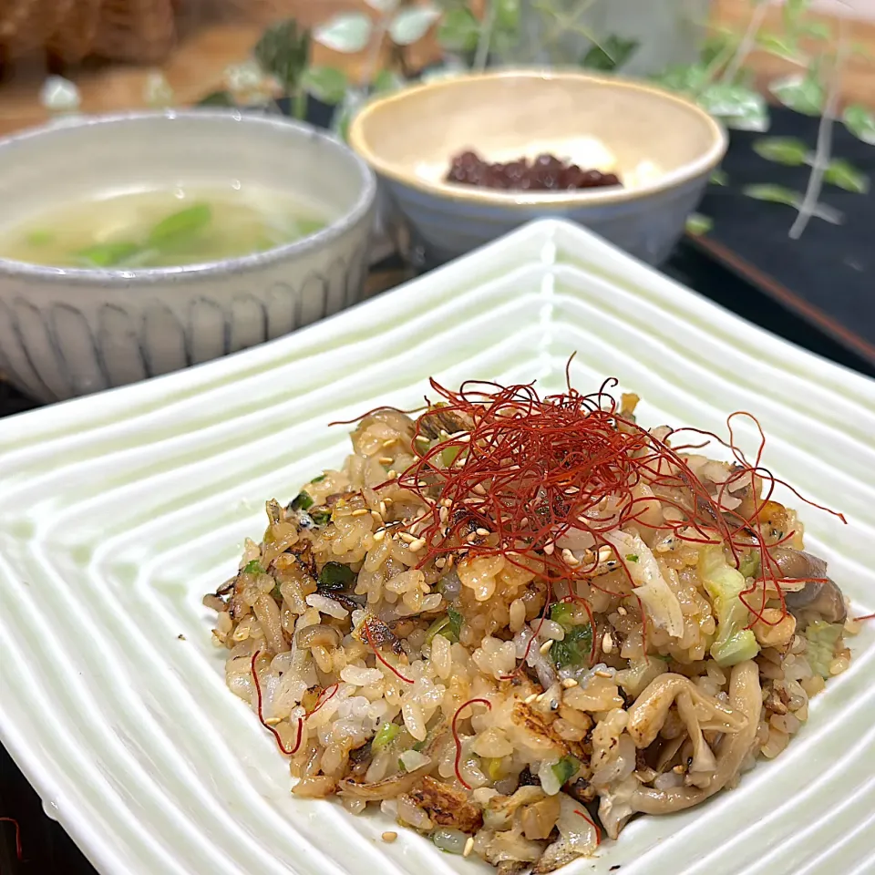 おこげが旨い、しらすと白菜のニンニク醤油焼飯|くまちゃんさん