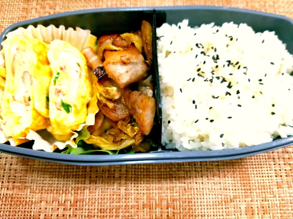 豚肉と白菜の炒め物
カニかま入り卵焼き弁当|shinさん