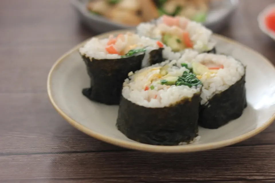 菜の花と鶏胸肉のサラダのり巻き|ちいさなしあわせキッチンさん