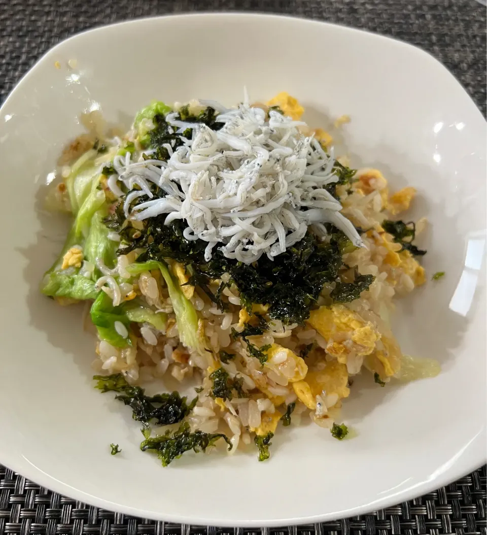【長女の昼食】シラスレタスチャーハン|まひるさん