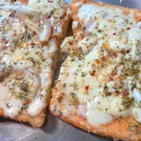 Snapdishの料理写真:bread pizzaa|Gargiさん