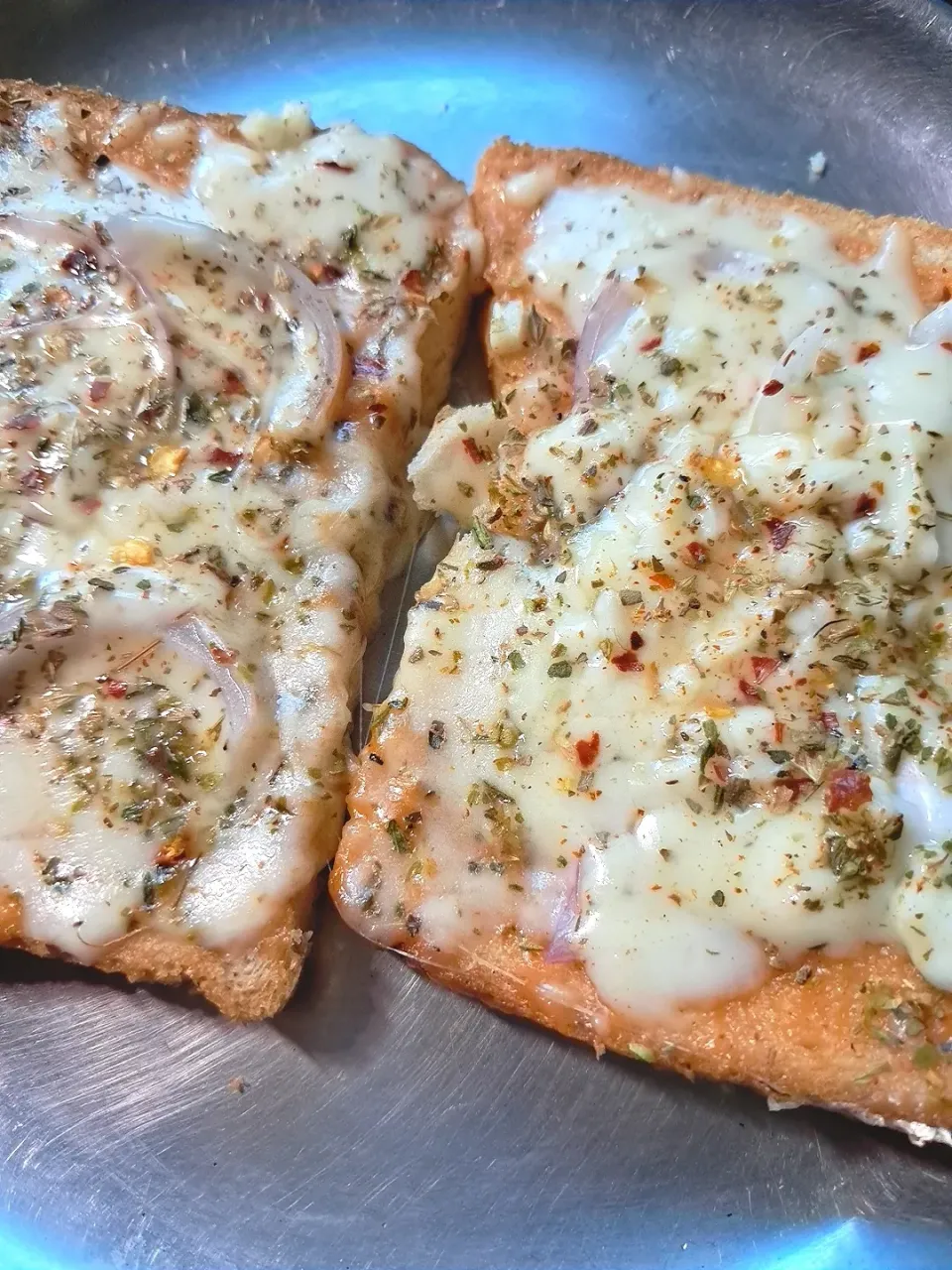 Snapdishの料理写真:bread pizzaa|Gargiさん