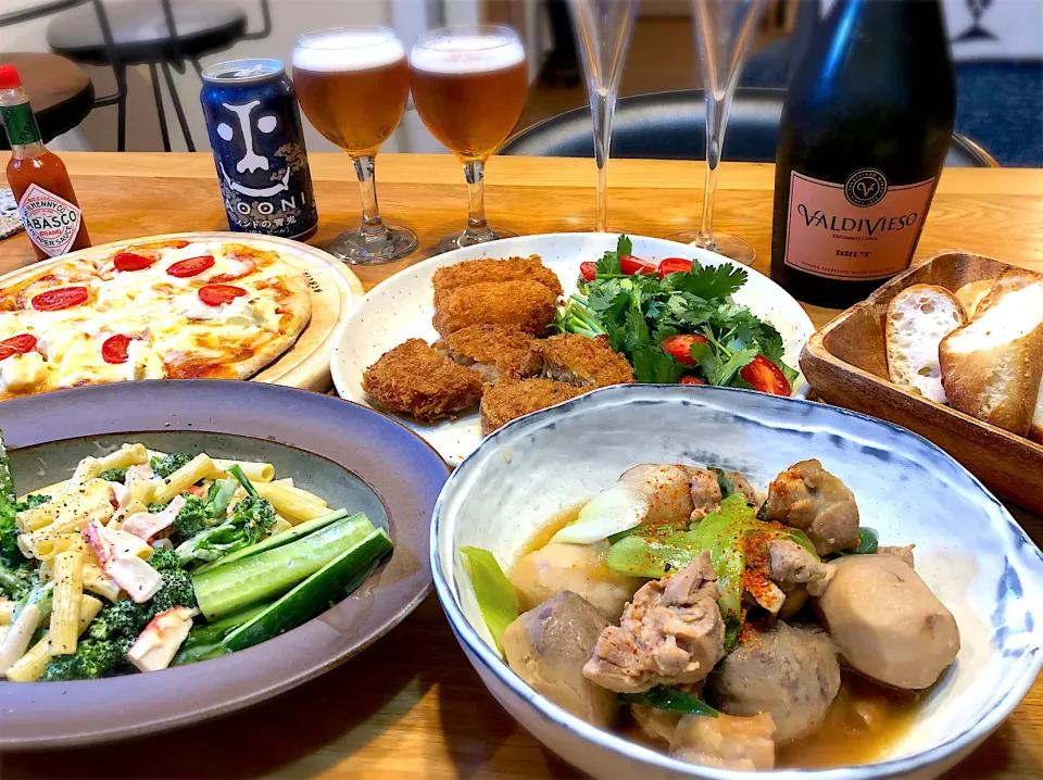 鶏と里芋・大根の煮物　カニカマとマカロニのサラダ　etc|じゅんさんさん