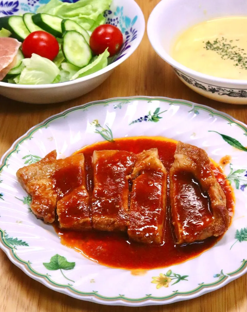 ガーリックポークチャップ　コーンポタージュスープ　グリーンサラダ🥗|ROSE & ROSEさん