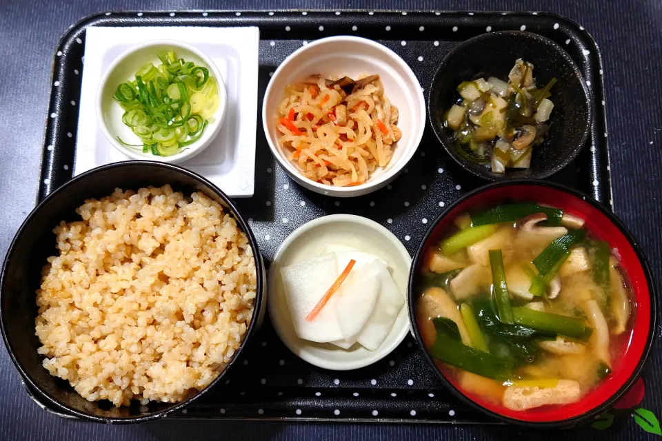 今日の朝ごはん（玄米ごはん（石川県珠洲市産コシヒカリ）、貝わさび、切り干し大根、納豆、ニラとエリンギのみそ汁、かぶ漬）|Mars＠釜飯作り研究中さん