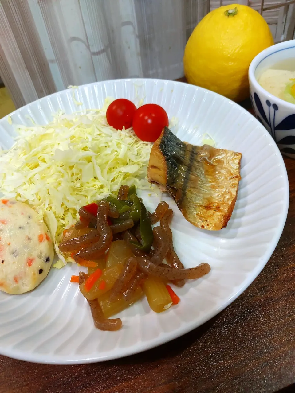 今日の朝ごはん🥑🙆
塩さば焼き
フキの煮物
豆腐ハンバーグ
キャベツサラダ🥗
日向夏のスープ
小豆粥←画像無し😅|🐧ペンギン2さん