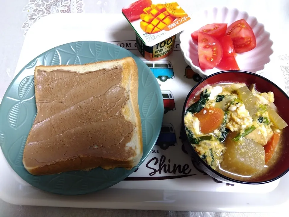 朝ごパンセット作ってみた!
カルディコーヒーファームのコーヒーホイップトースト、残り物野菜の卵とじスープ、トマト、マンゴーヨーグルト|m.rafuさん