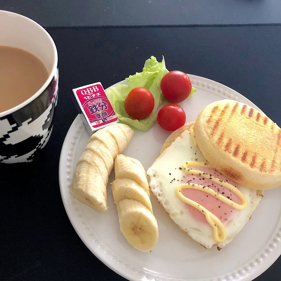 12:00 マフィンと目玉焼き🍳|へれ子さん