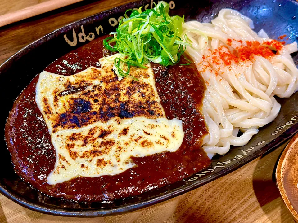 🍛キーマカレー🍜うどん🧀チーズ乗せ|にゃあ（芸名）さん