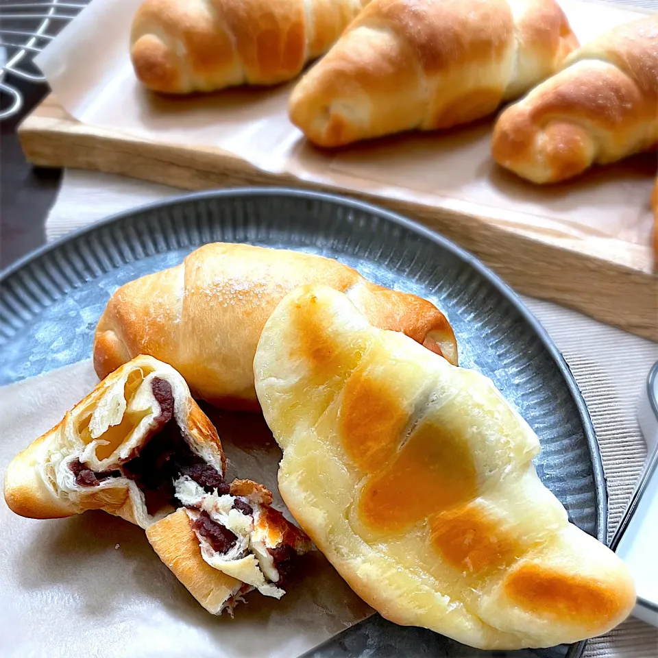 Snapdishの料理写真:あん塩バターロール🥐|まぁちゃんさん