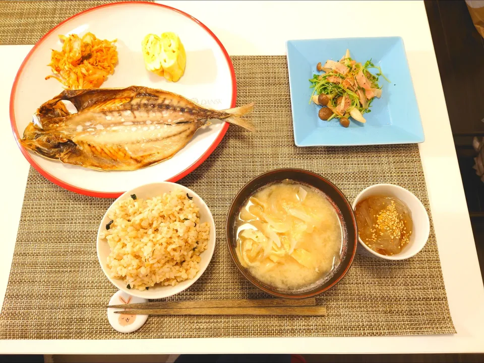 今日の夕食　あじの開き、切り干し大根キムチ和え、だし巻き卵、豆苗塩麹炒め、玄米、高野豆腐の味噌汁|pinknari🐰🌈さん