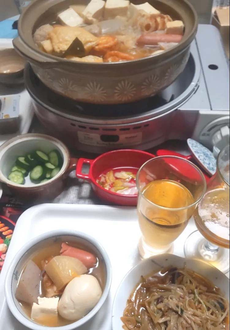 Snapdishの料理写真:2/26(月)夕食。
おでん。もやしとエノキ、イワシ缶のバター炒め。|へいちゃんさん