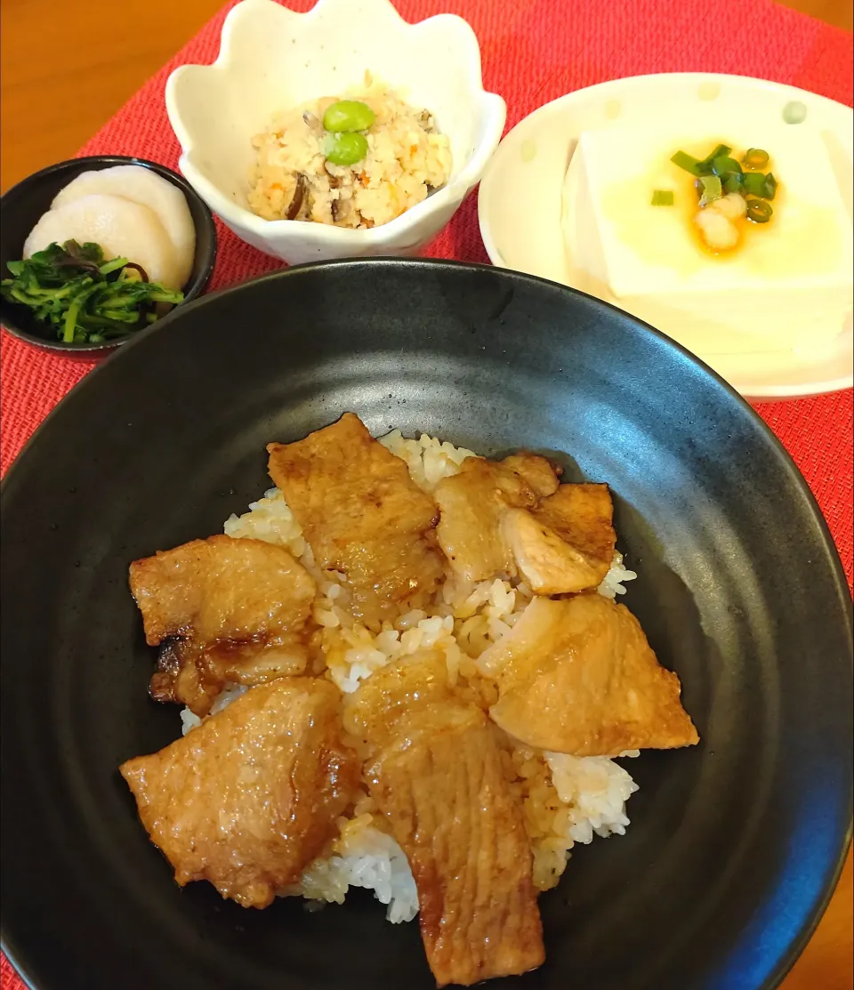 ☆豚丼
☆冷奴
☆おから煮
☆漬物|chikakoさん