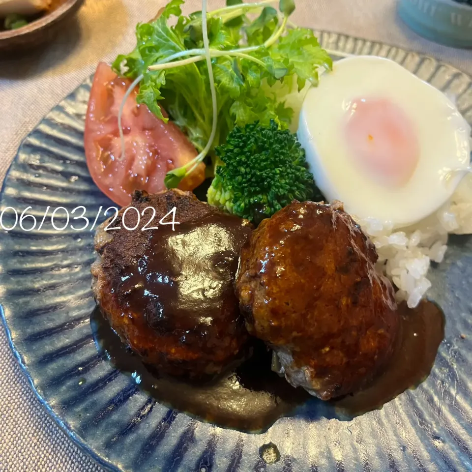 ロコモコ丼|友さん