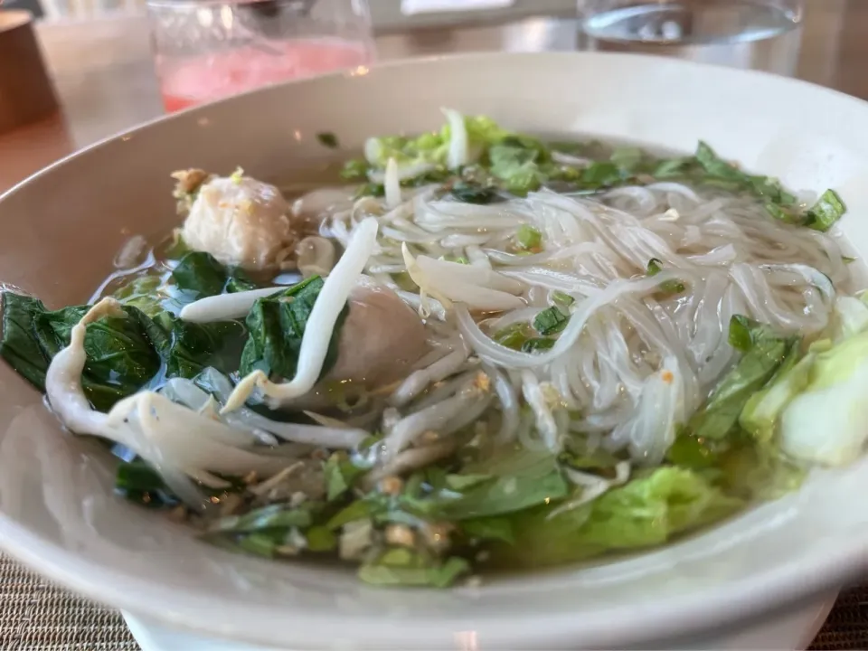 タイ🇹🇭バンコクのHotel Nikko Bangkok の朝食で食べたセンレックナーム(タイの米粉ラーメン)朝から食べても美味しい😋|Mikoshiba Kazutoshiさん