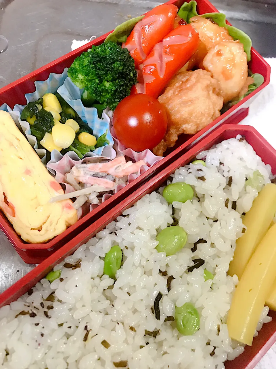 Snapdishの料理写真:枝豆混ぜご飯弁当|さゆか617さん