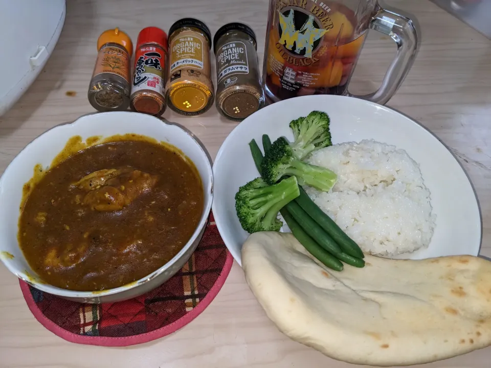 2024/03/07の食事メニューはSBさんの香辛料使ったチキンカレーセット
・チキンカレー具材（UPの香辛料＋サラダ油＋鶏もも肉＋玉葱＋薄力粉＋日本酒＋チューブおろしニンニク＋ダシダ＋水）
・福井県産いちほまれ米
・セブンイレブンのナン
・冷凍のブロッコリー&インゲン
・冷凍フルーツポンチ|Tarou  Masayukiさん