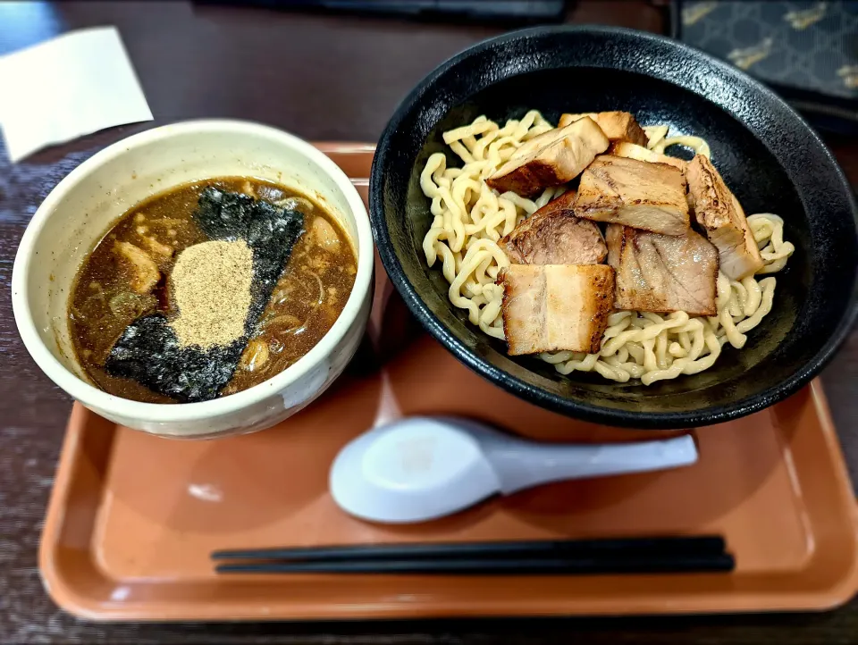 肉盛り煮干しつけ麺|滑舌の悪いエミネムさん