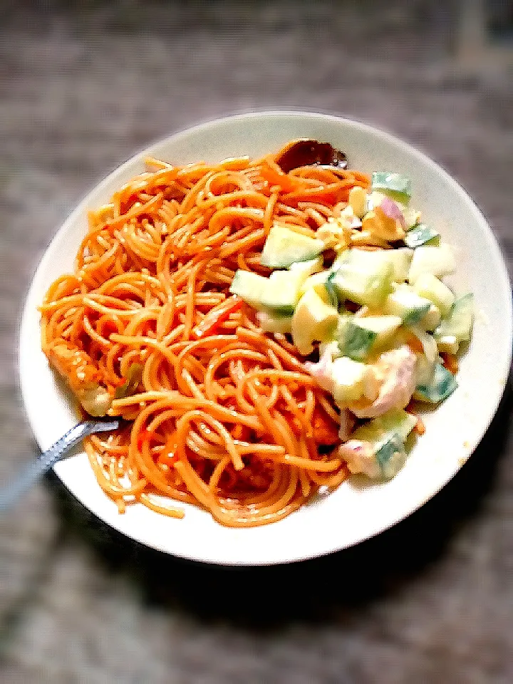 Spaghetti with egg salad and garlic chicken|merameさん