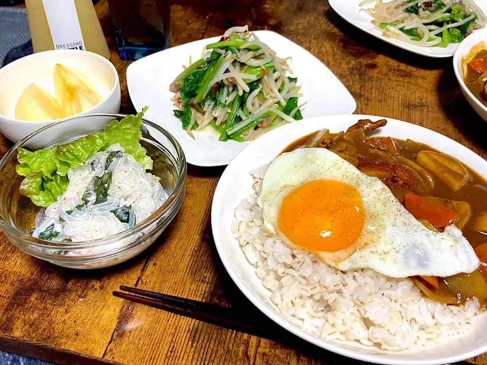 じゃがごろカレーとほうれん草のペペロン炒めとしらたきサラダ|しあぺんさん