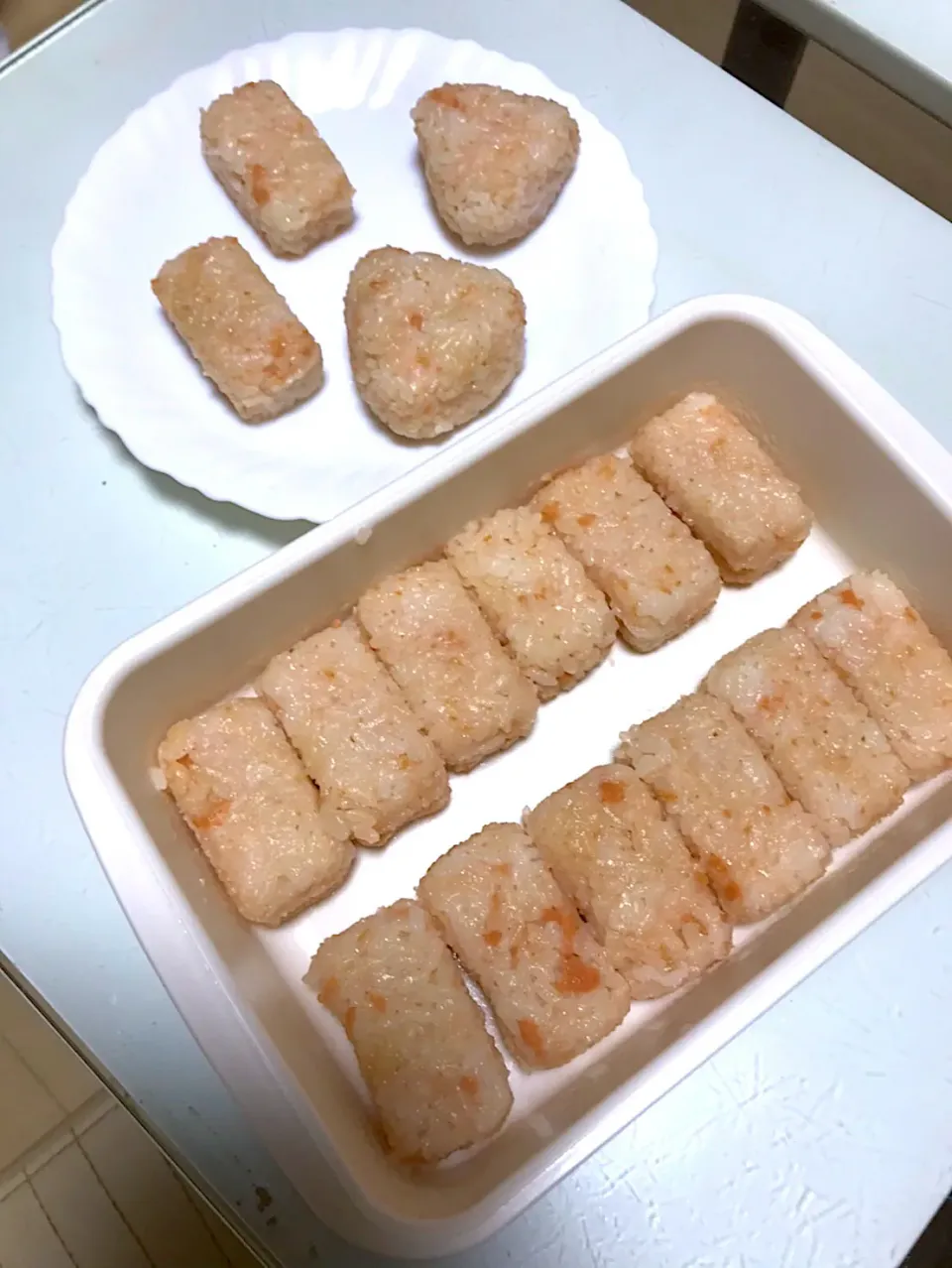 鮭フレークおにぎり🍙|かずさん