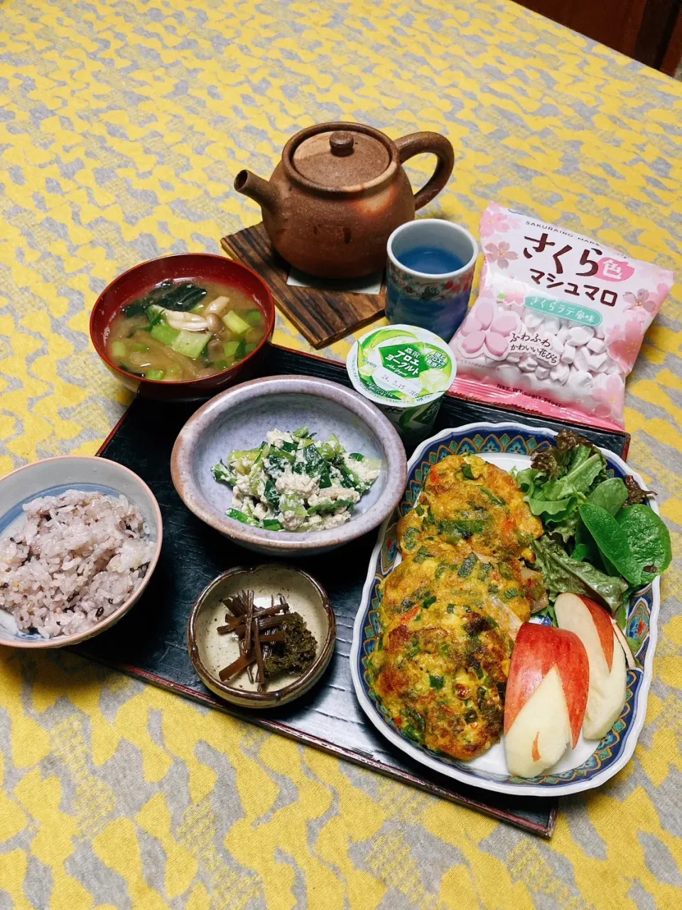 grandmaの晩ごはん☆ 今夜は昨日のコロッケの生地に､おネギとお豆腐を混ぜて焼きました…小松菜の白和え…おネギのお味噌汁で頂きます|kaoriさん