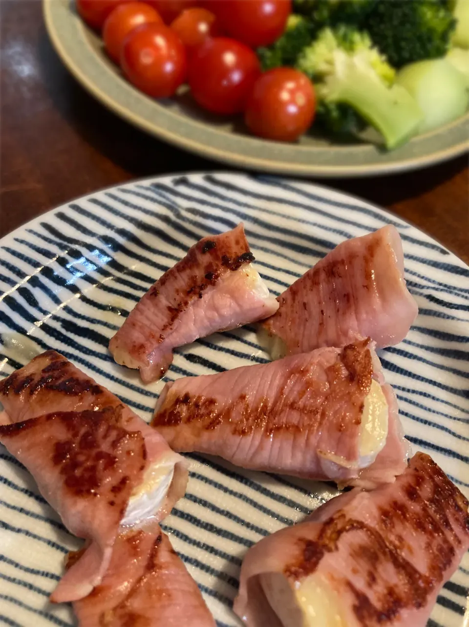 これは完全に酒のつまみ🍷チーズのハム巻き焼き|こじまるさん