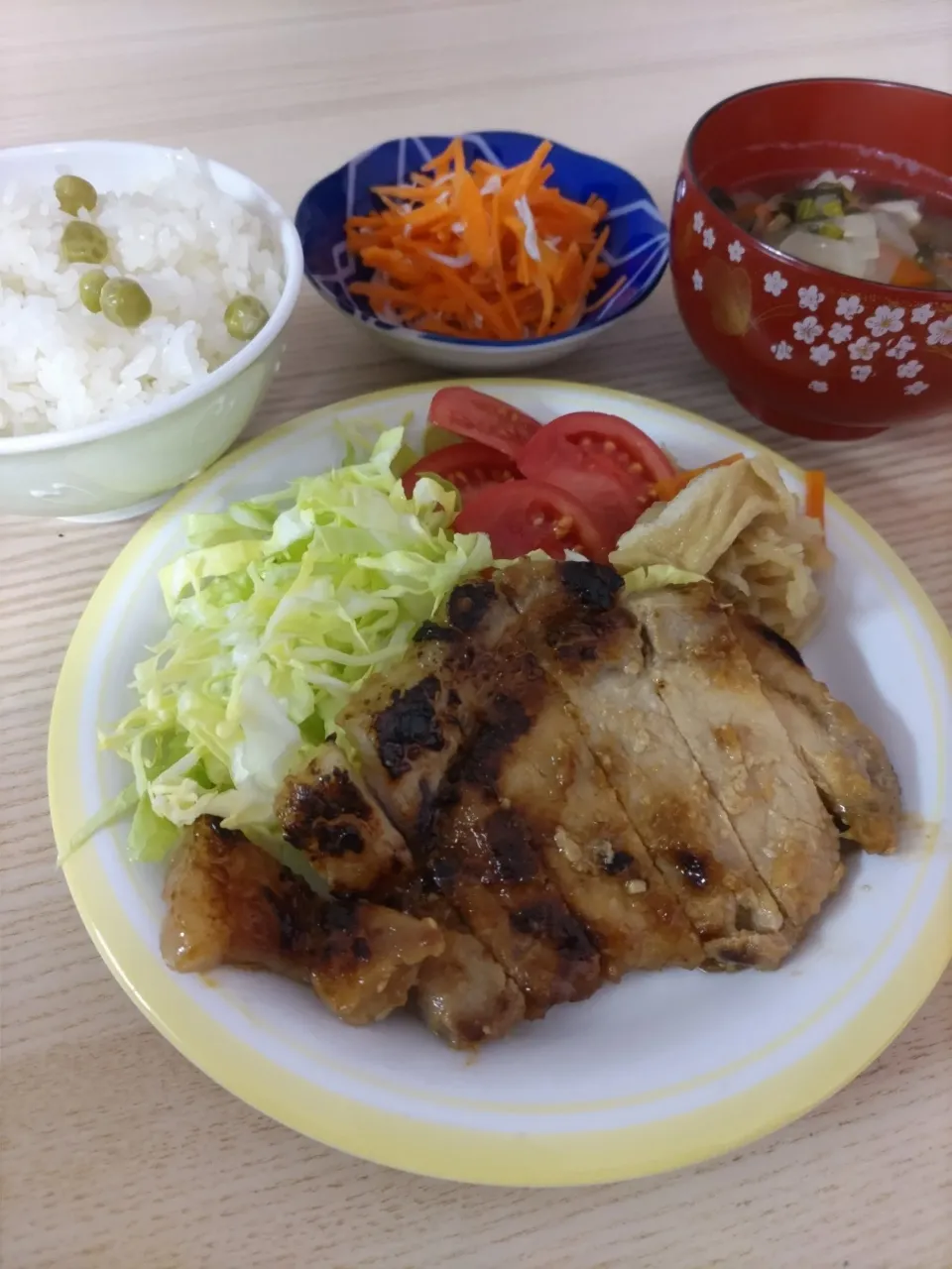 豚ロースの味噌漬け焼き
豆ごはん
しらすとにんじん和え|ちゃいさん