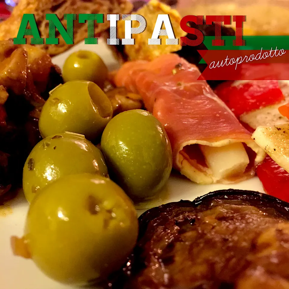 Snapdishの料理写真:Antipasti with Olives. Roasted bell peppers, eggplant, and Italian bacon|shutter.cupさん