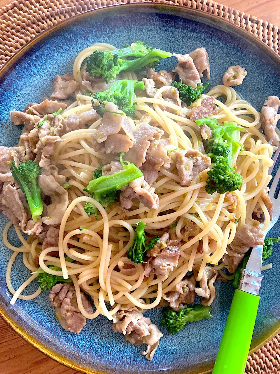 豚肉とブロッコリーの柚子胡椒スパゲティ😋🍝💕✨|アイさん