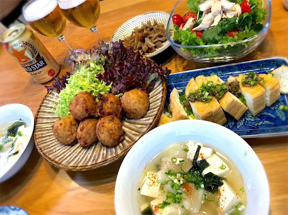 お気に入りの豆腐屋さんで仕入れ！　　　　お豆腐ナゲット　焼き油揚げ　豆腐と水餃子のスープ　キンピラごぼう|じゅんさんさん